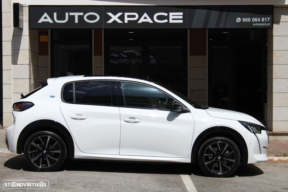 Peugeot e-208 GT+ - 10