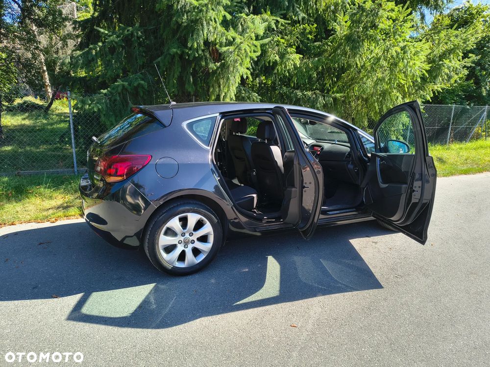 Opel Astra 1.6 T Cosmo - 4