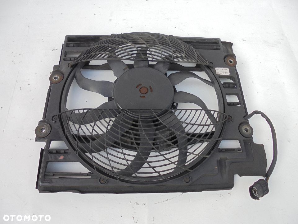 WENTYLATOR CHŁODNICY KLIMATYZACJI BMW E39 3 PINY - 1