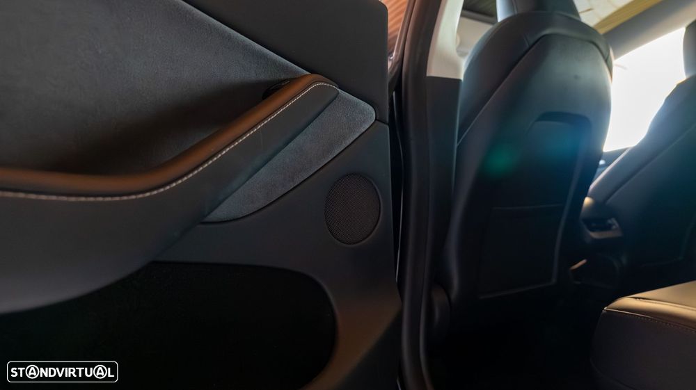 Tesla Model Y Performance Tração Integral - 19