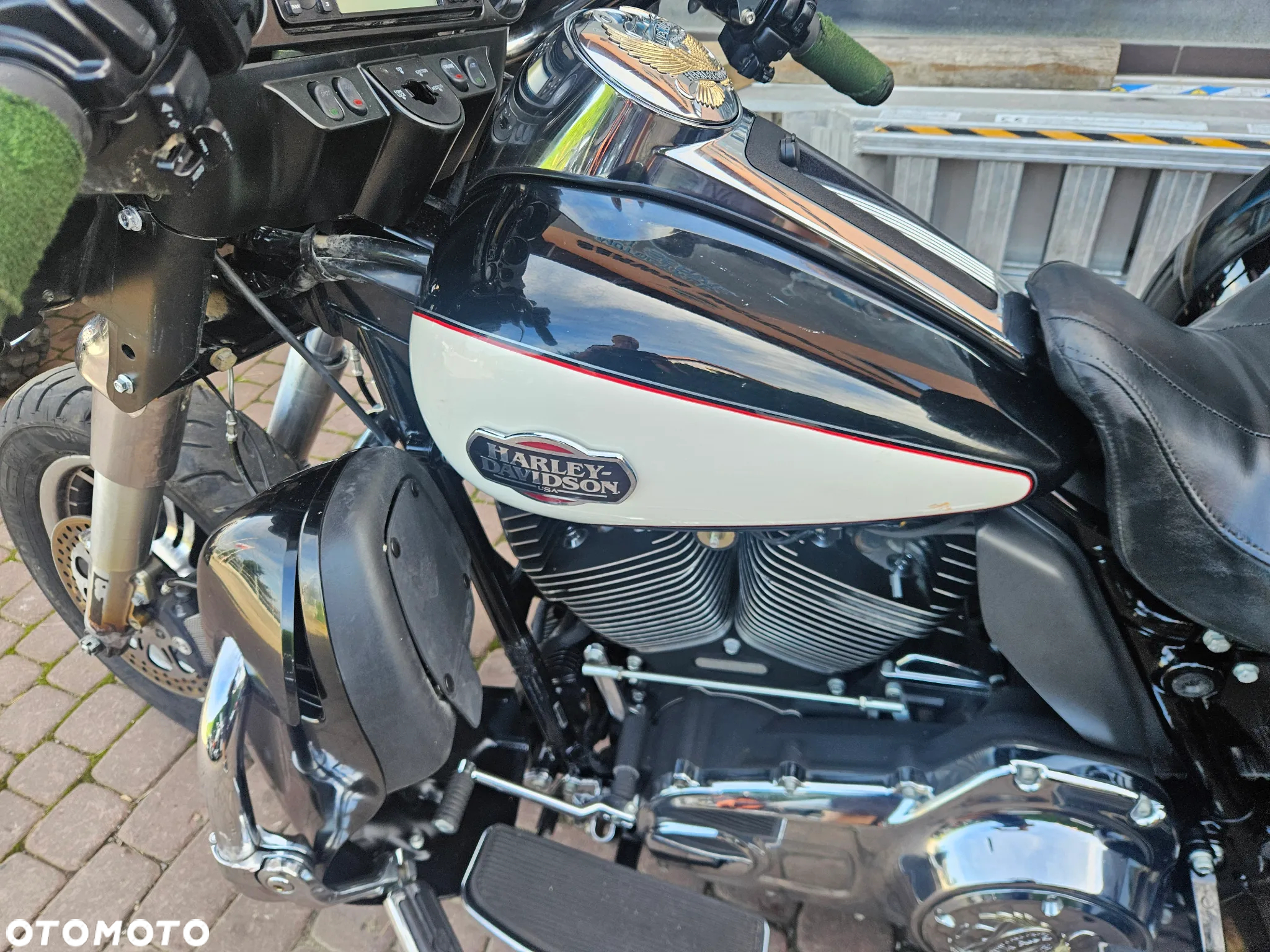 Harley-Davidson FLH Electra Glide - 10