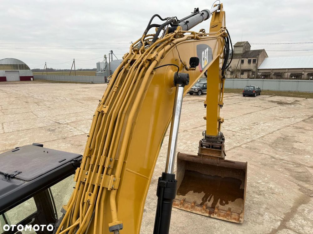 Caterpillar 326 FLN - 17