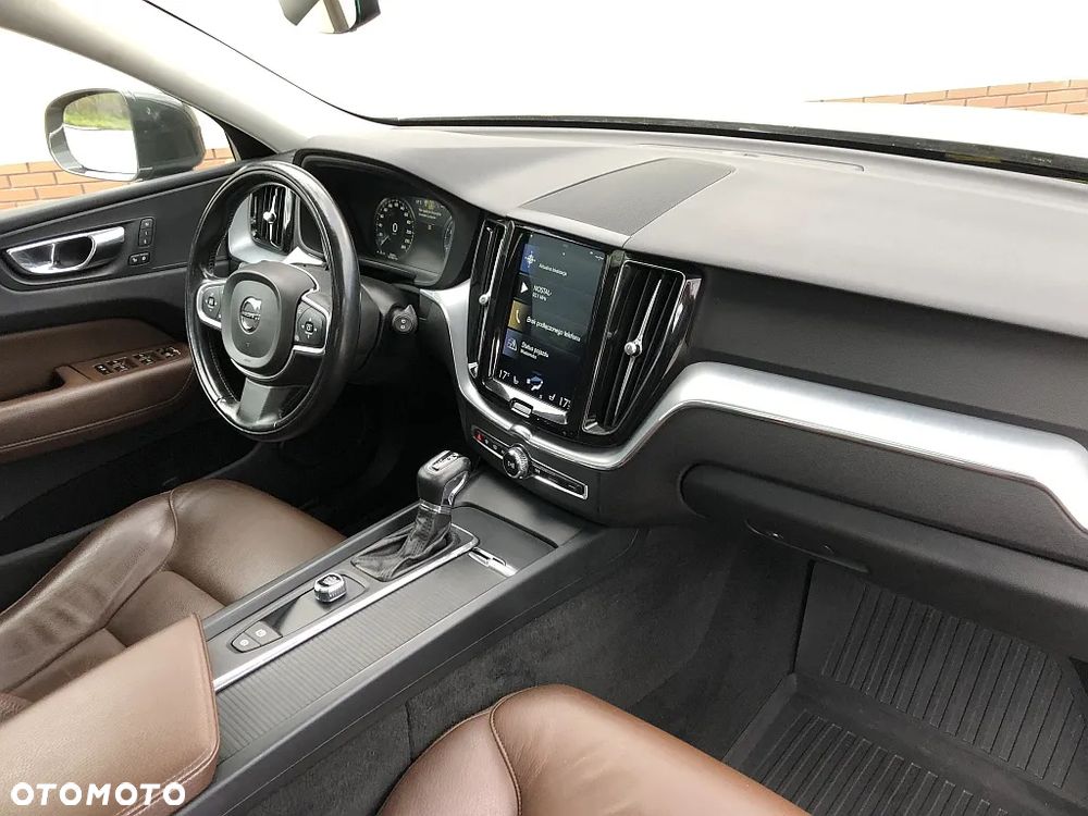 Volvo XC 60 T5 AWD Momentum Pro - 36