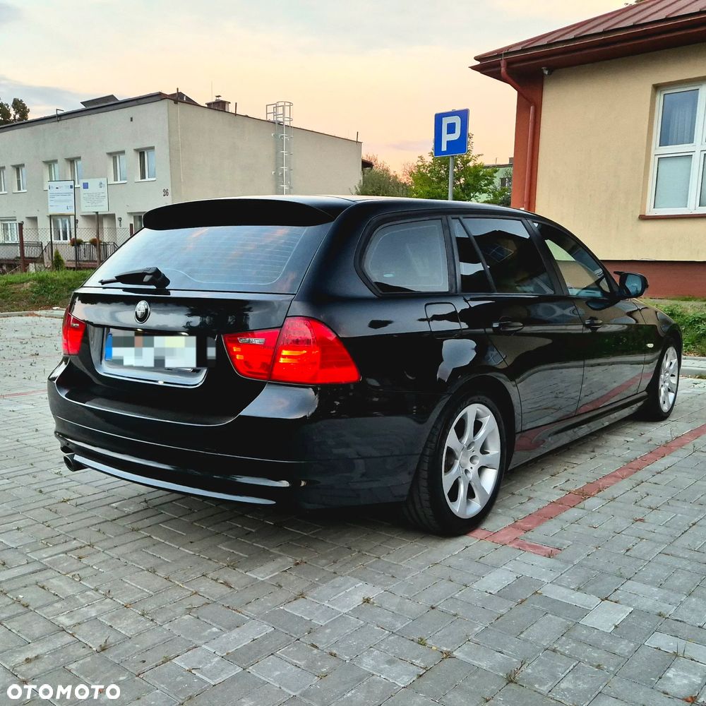 BMW Seria 3 318i Touring - 5