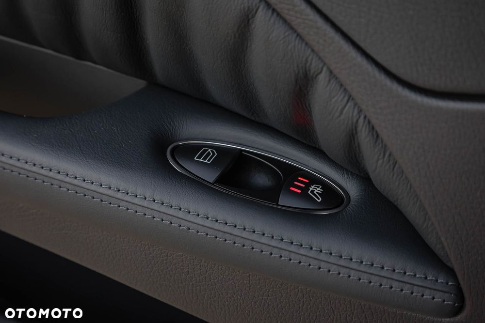 Mercedes-Benz Klasa E 500 4-Matic T Avantgarde - 27