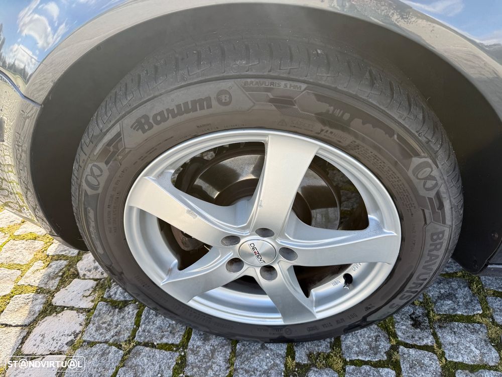 VW Golf 1.9 TDi 25 Anos - 9