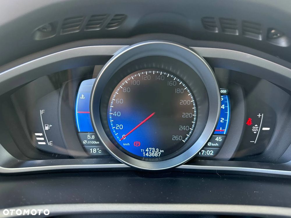 Volvo V40 T3 R Design - 15