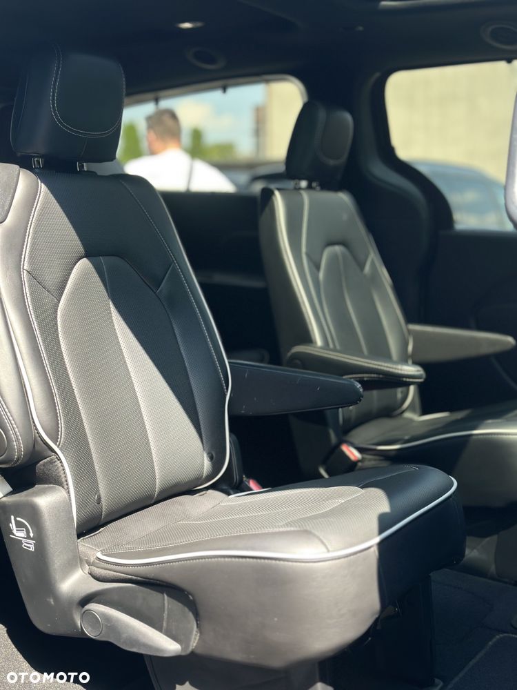 Chrysler Pacifica - 27