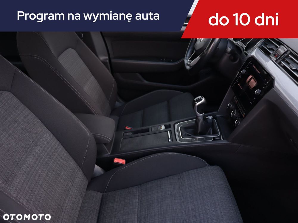 Volkswagen Passat Variant - 11