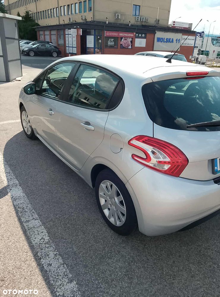 Peugeot 208 - 12