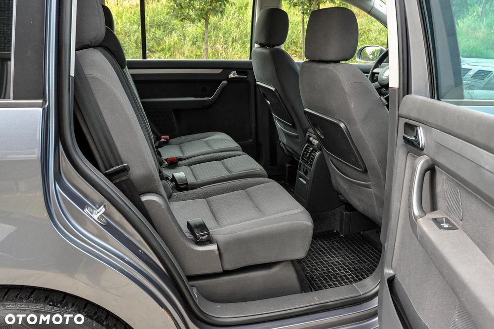 Volkswagen Touran - 11