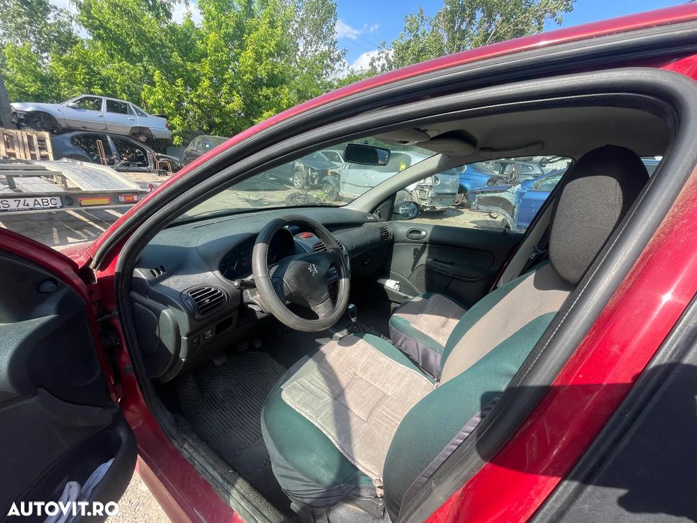 Dezmembrez Peugeot 206 1.4 KFV 55kW 75Cp Facelift rosu an 2006 - 6