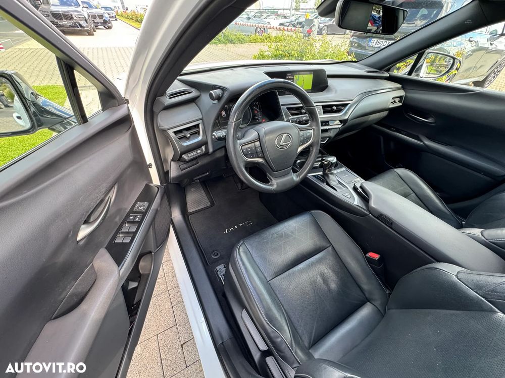 Lexus UX 250h FWD Business - 22