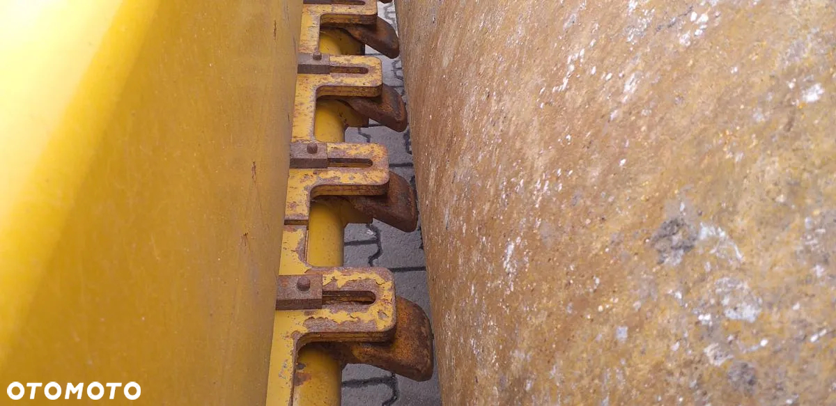Caterpillar Walec wibracyjny CATERPILLAR CS 64 B - 21