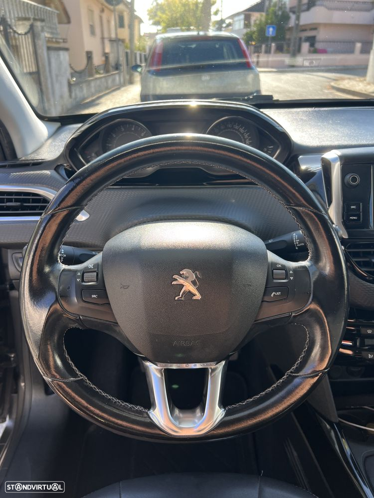 Peugeot 2008 1.2 PureTech Allure - 11