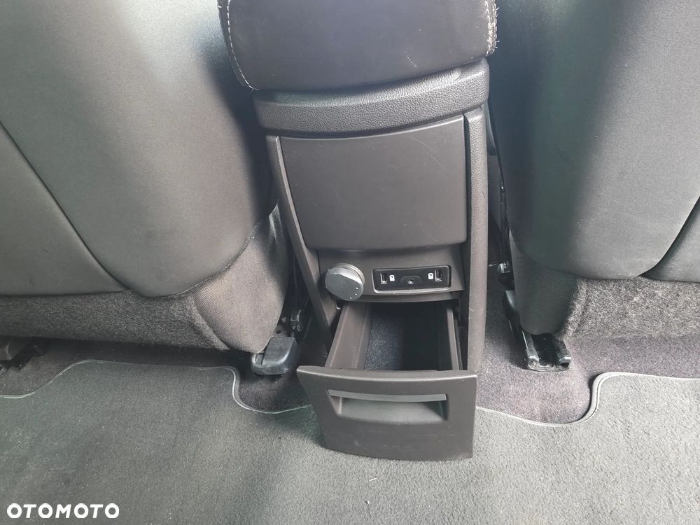 Renault Espace 1.6 dCi Energy Initiale Paris EDC 7os - 15