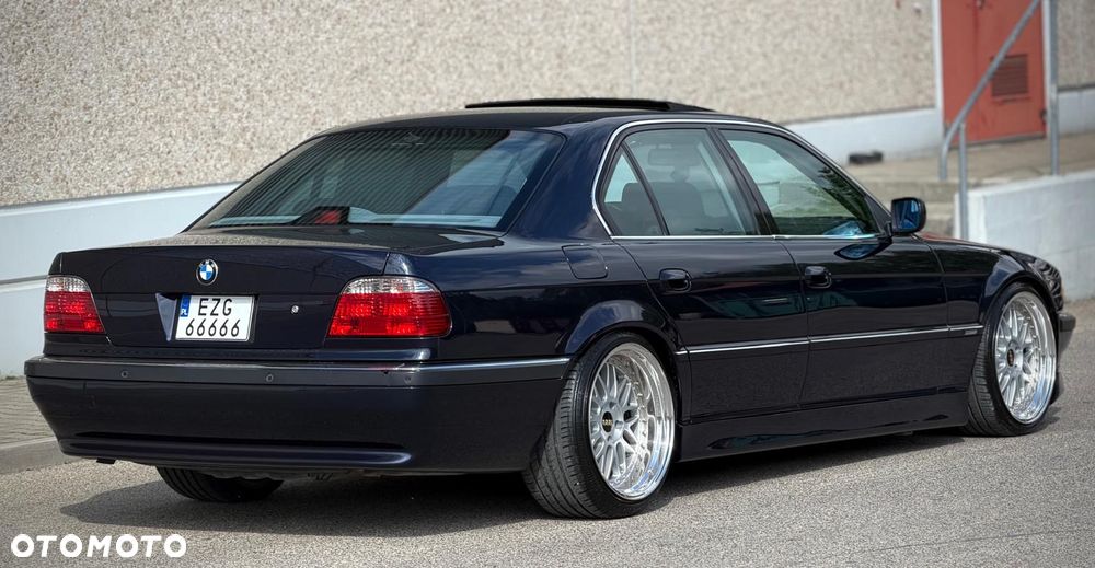 BMW Seria 7 - 12