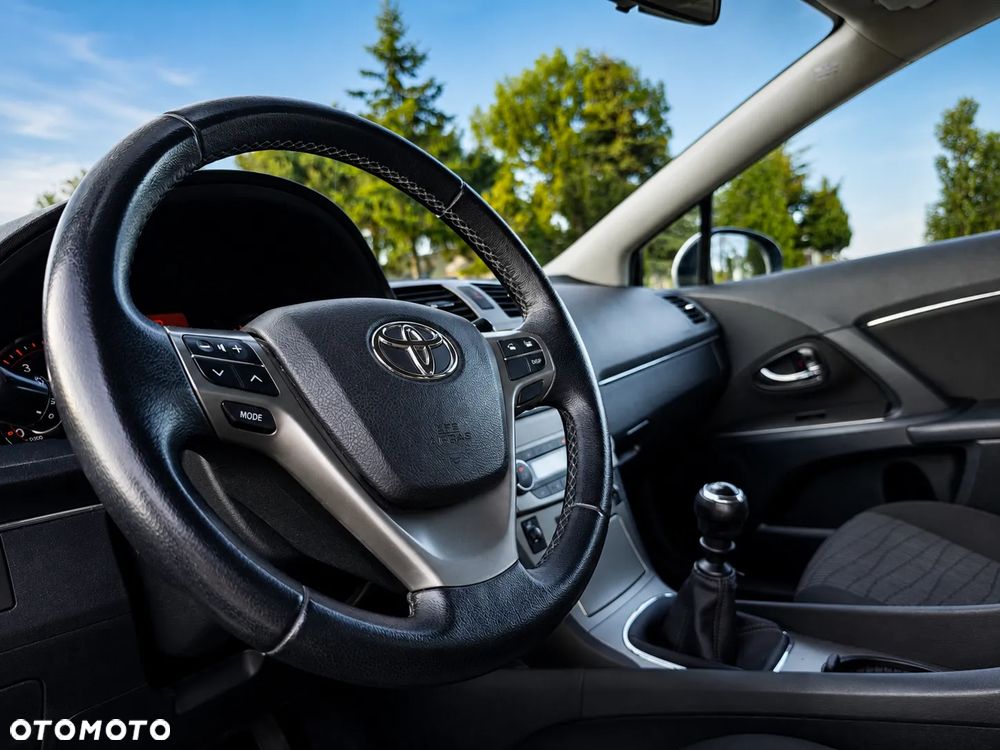 Toyota Avensis 1.8 Sol plus NAVI - 15