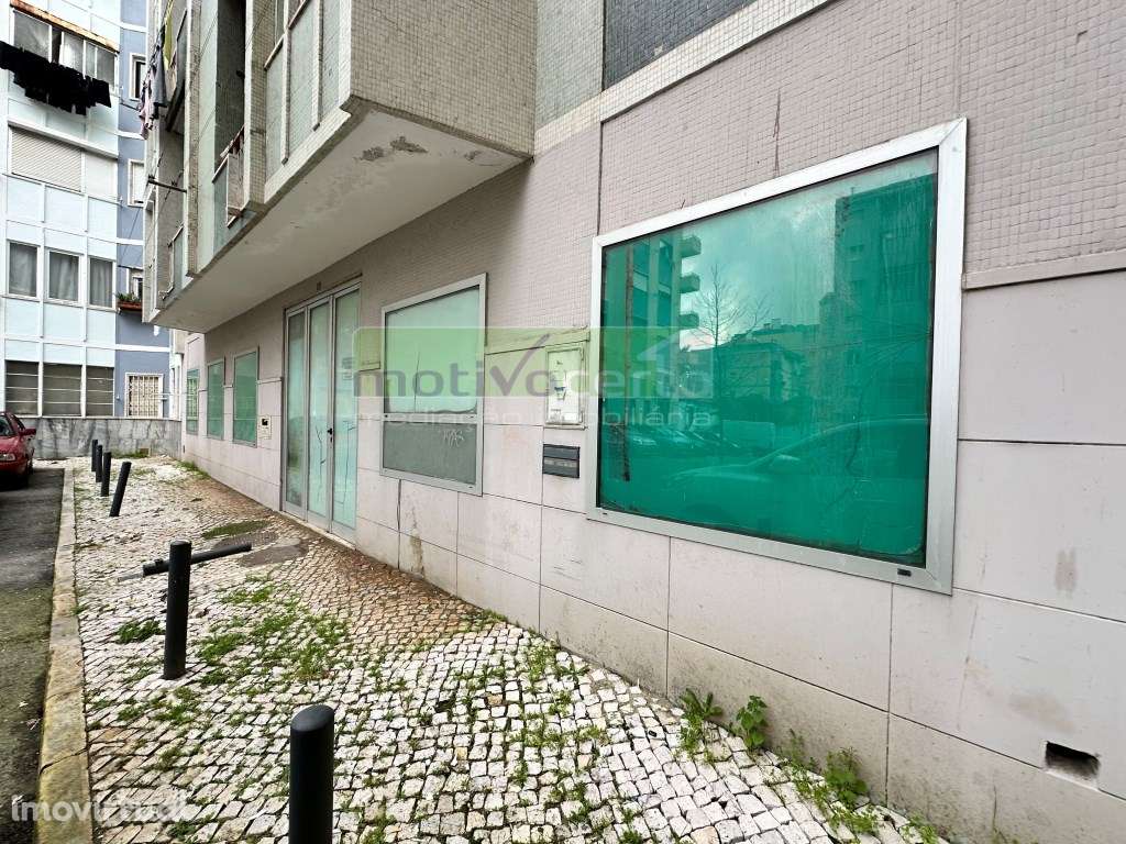 Garagem Ampla com 165 m² e Saída Direta para a Rua - Agualva-Cacém - Grande imagem: 4/4