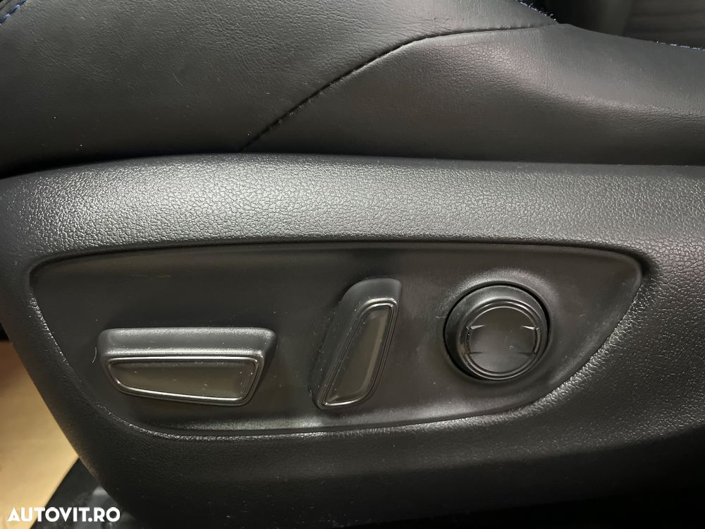 Toyota RAV4 2.5 4x4 Hybrid Lounge - 24