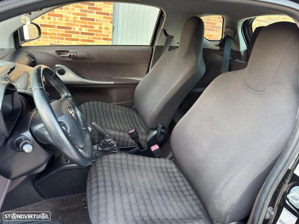 Toyota iQ 1.0 N collection - 13