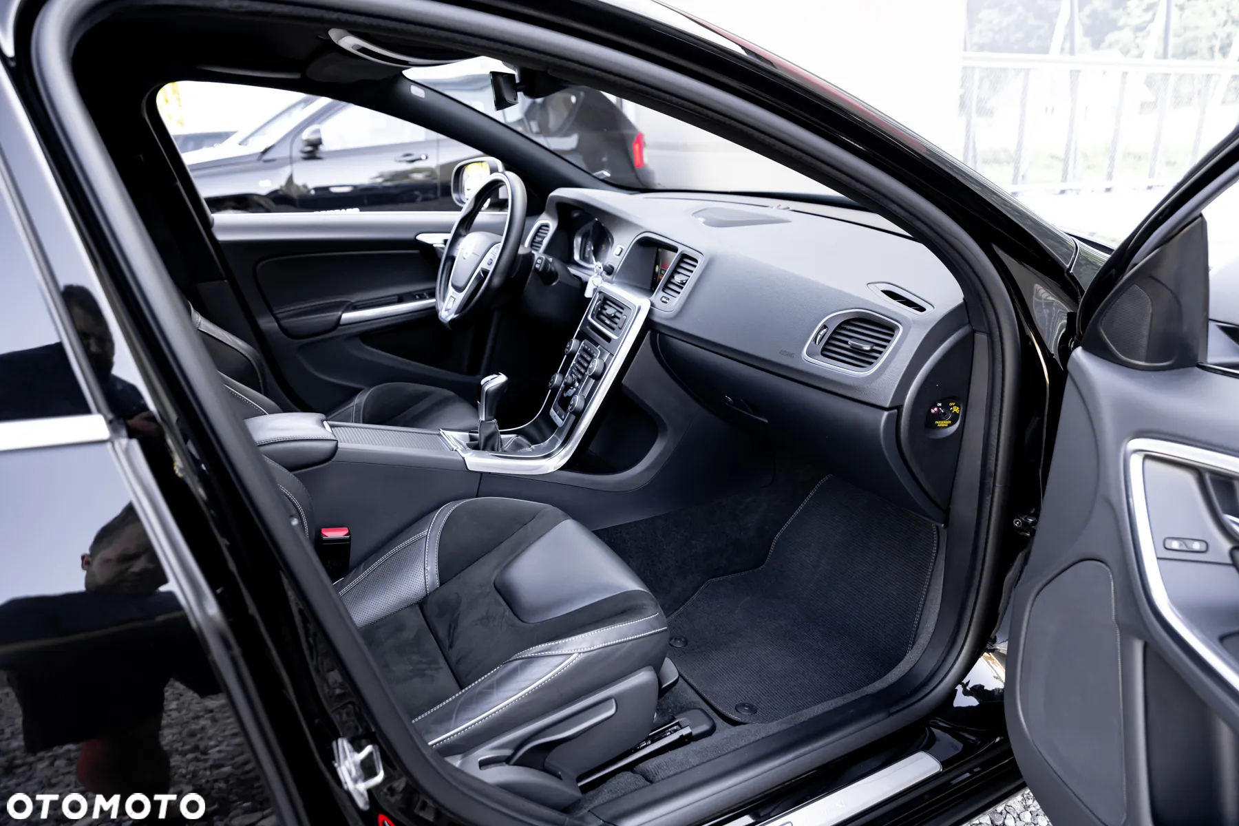Volvo V60 D4 Drive-E R-Design Kinetic - 33
