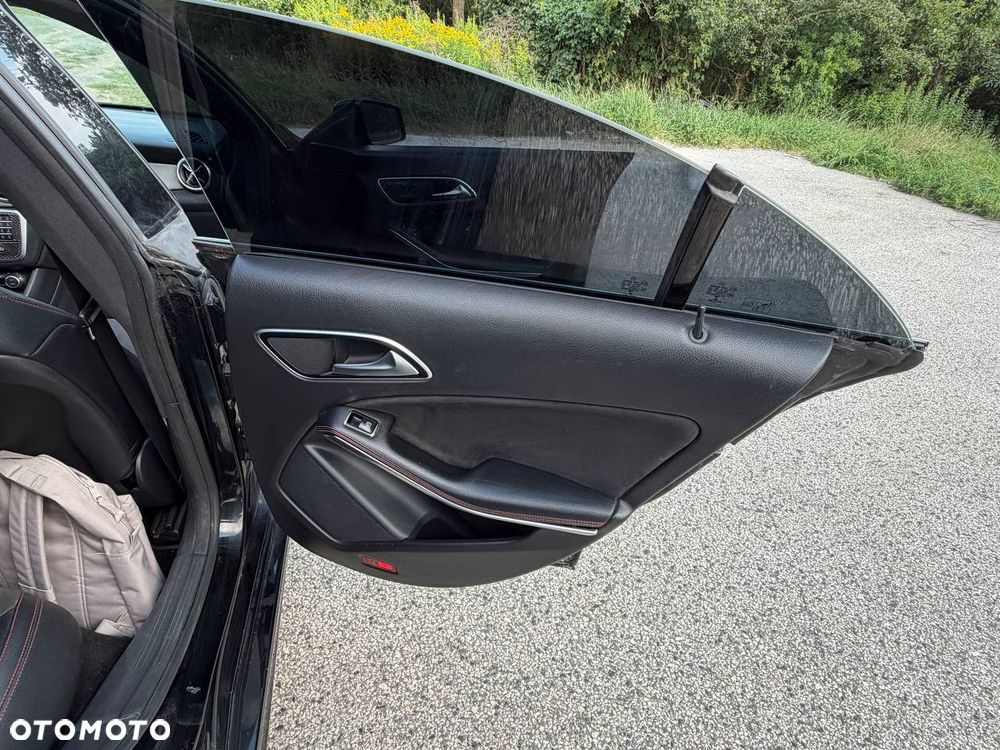 Mercedes-Benz CLA 250 4-Matic 7G-DCT - 12