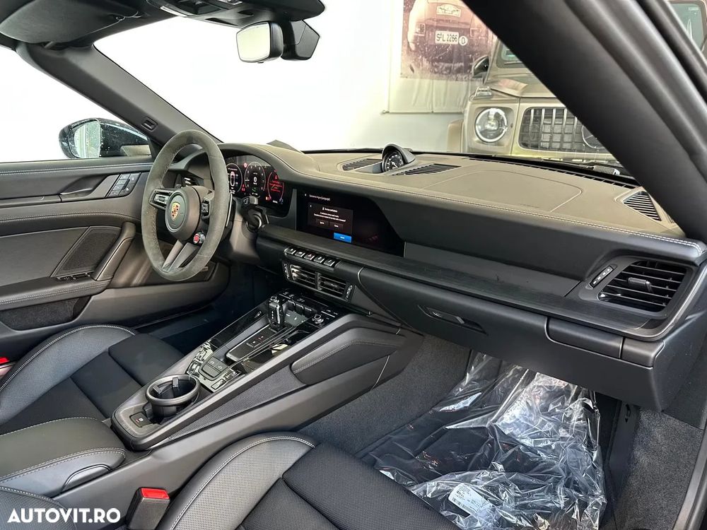 Porsche 911 Targa 4 GTS PDK - 16