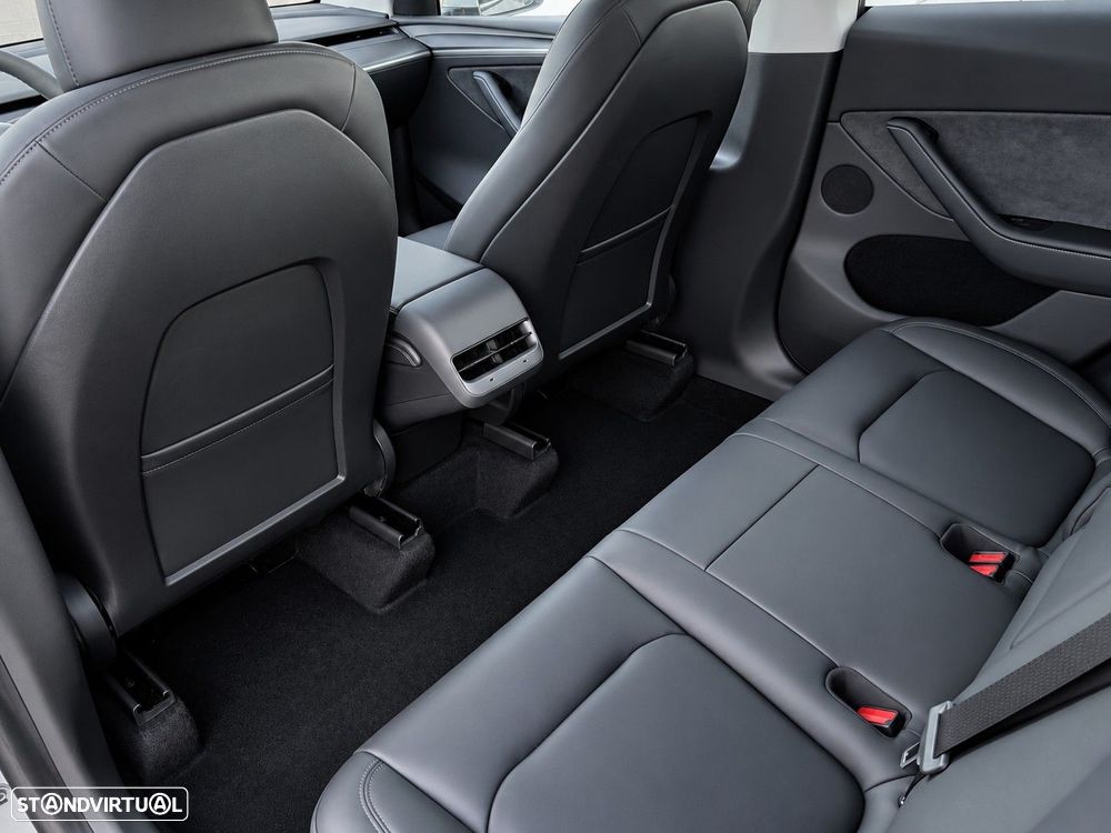 Tesla Model Y Long Range Dual Motor AWD - 11