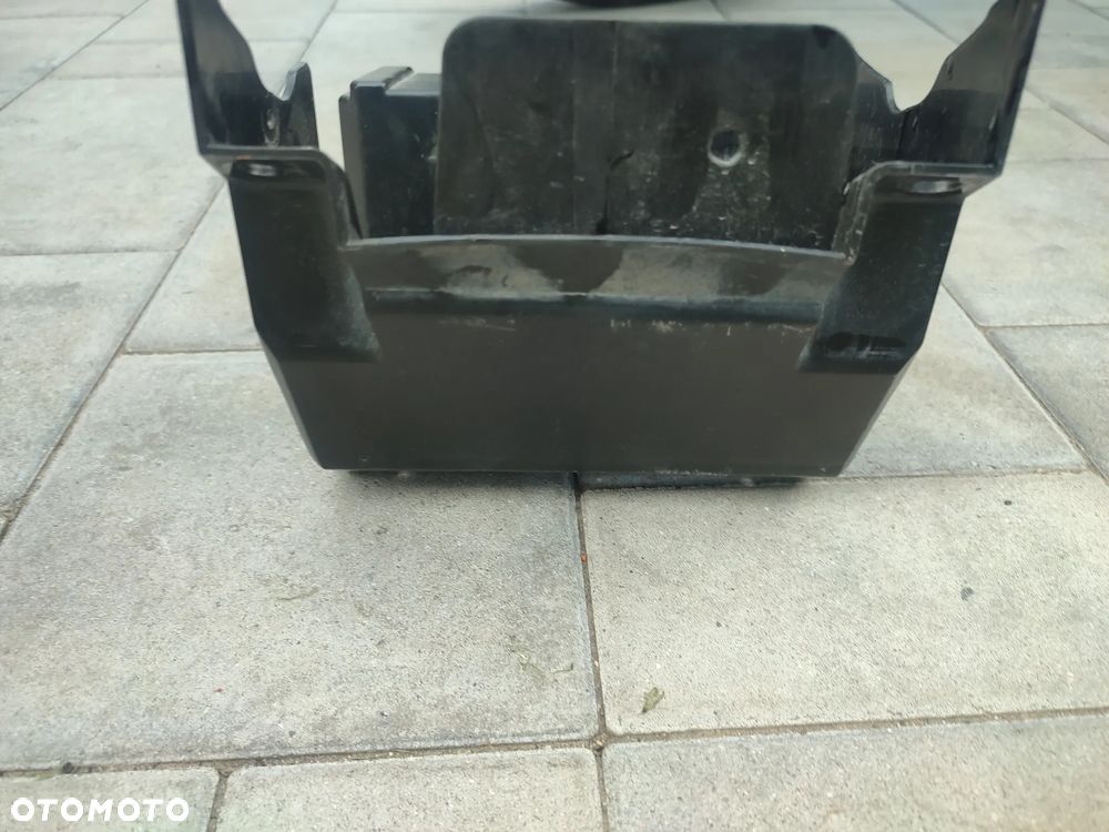 Obudowa, osłona, podstawa akumulatora Kawasaki Z900 - 5