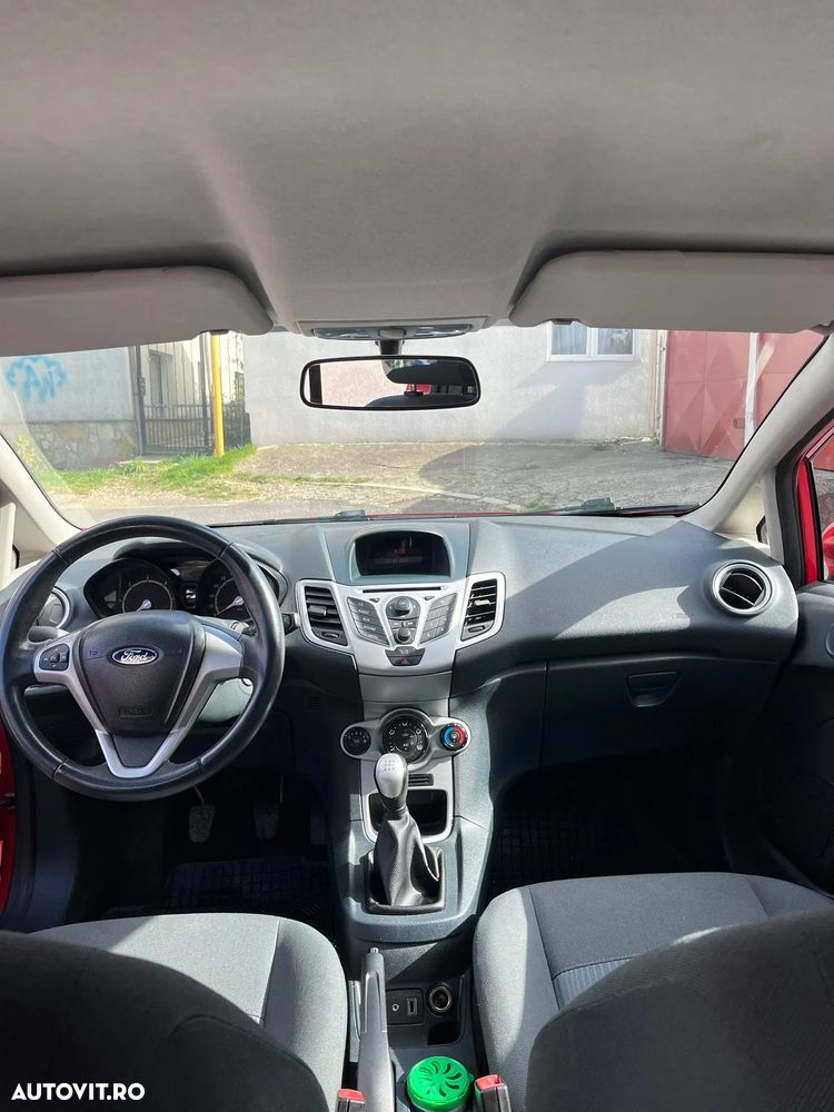 Ford Fiesta 1.6 TDCI DPF Ghia - 9