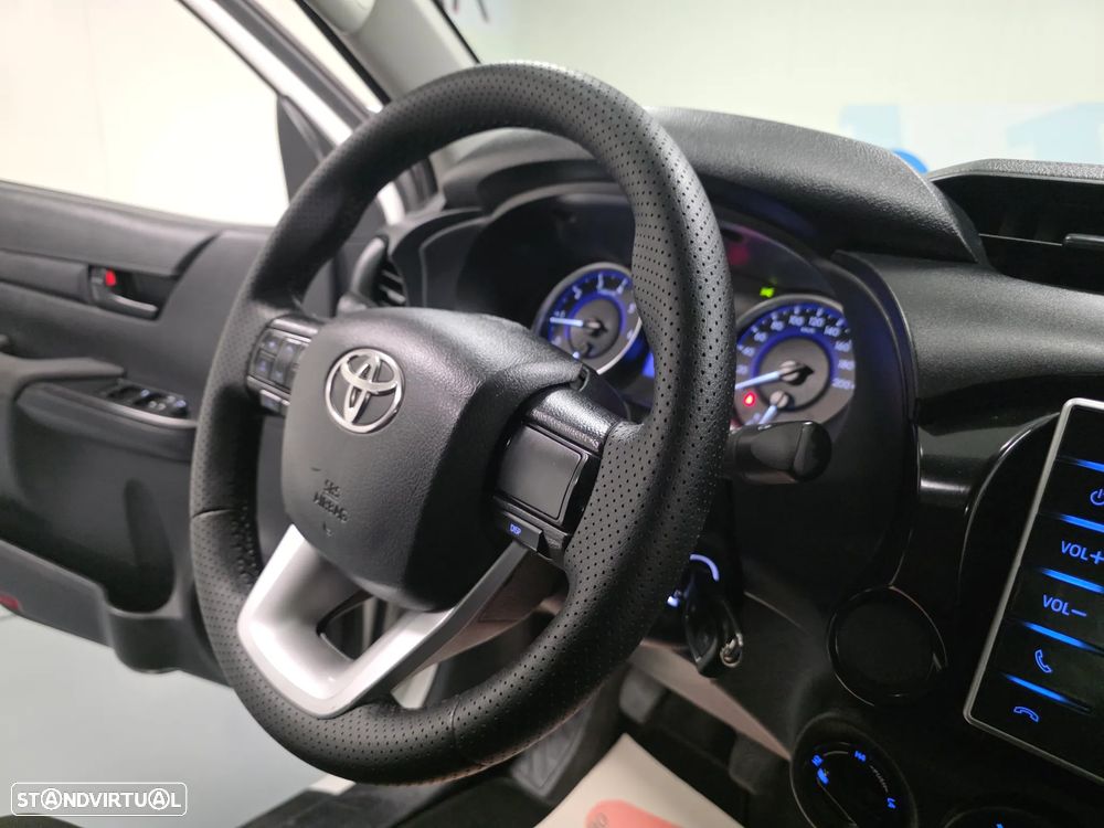 Toyota HILUX 2.4 D-4D 4WD CD CH - 41