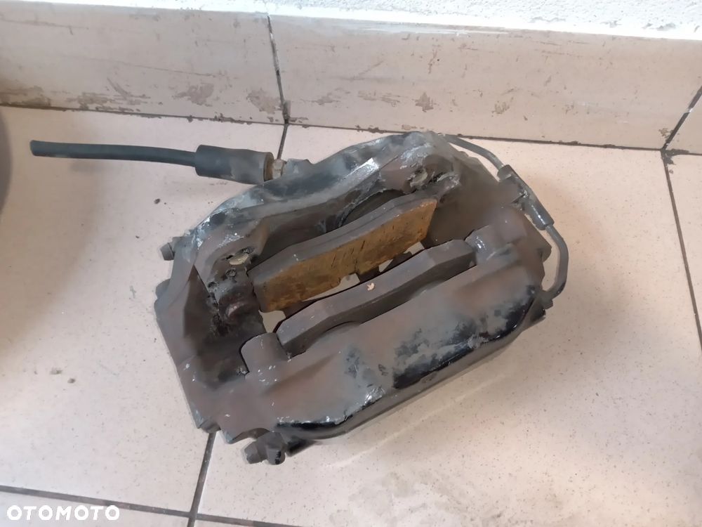 Zaciski hamulcowe BREMBO BMW 7 E38 728i - 3