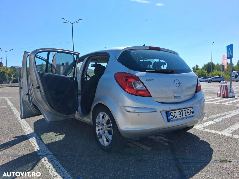 Opel Corsa 1.2i Essentia - 4