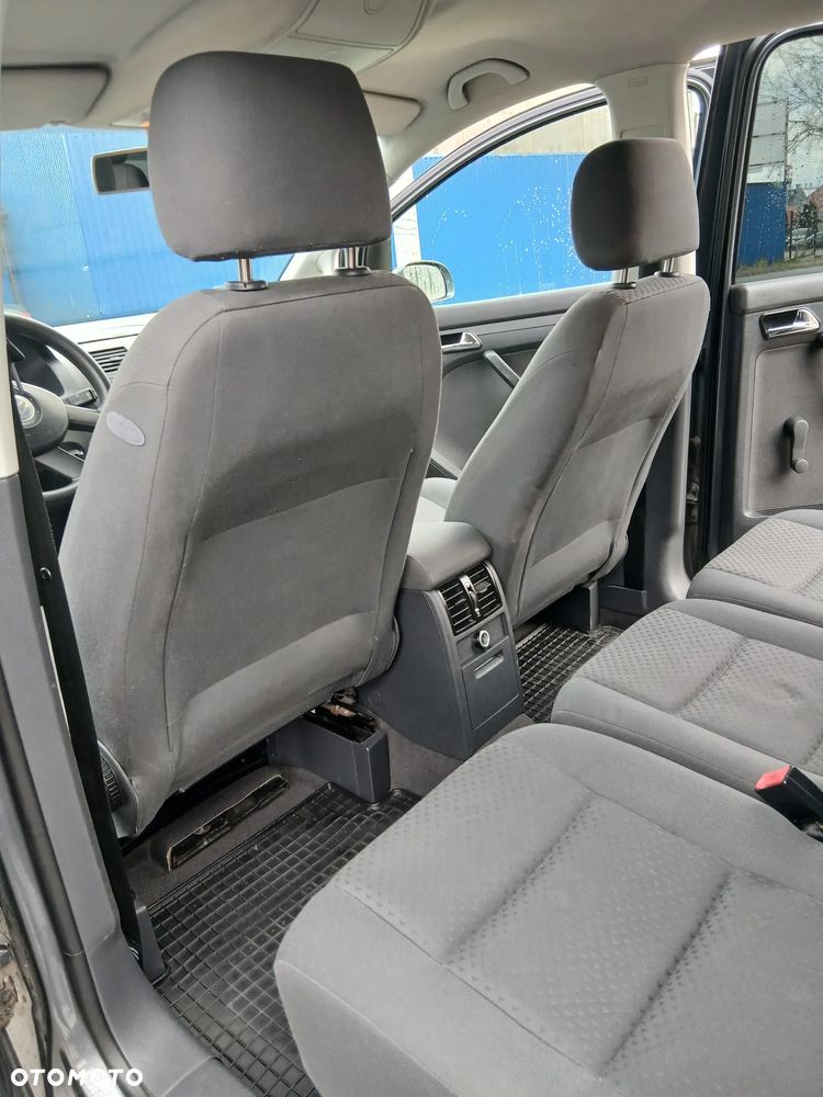 Volkswagen Touran 1.6 Conceptline - 14