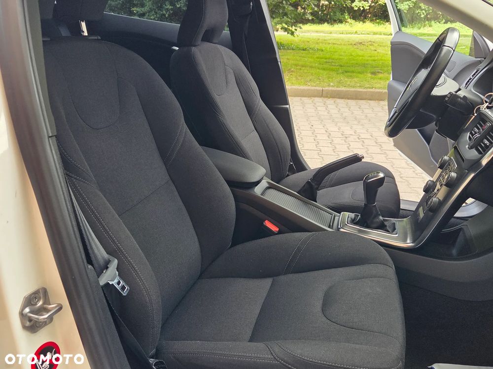 Volvo V40 T2 Momentum - 31