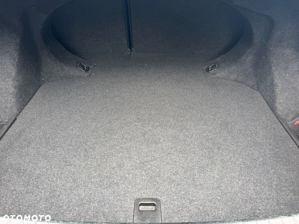 Toyota Avensis - 10