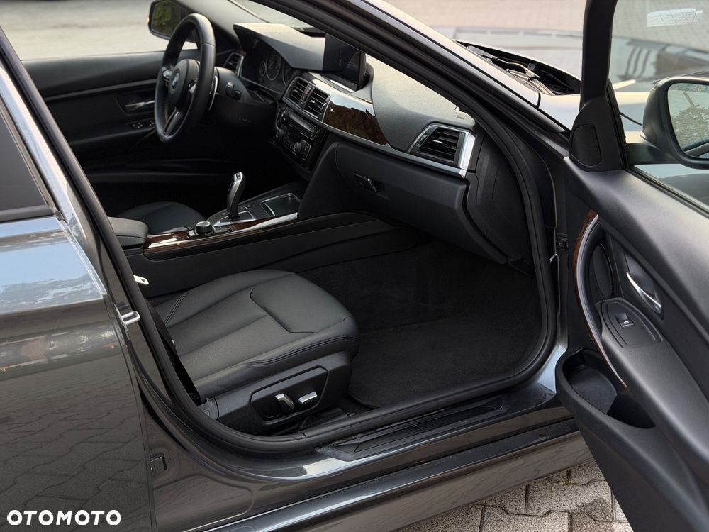 BMW Seria 3 320i xDrive M Sport - 13