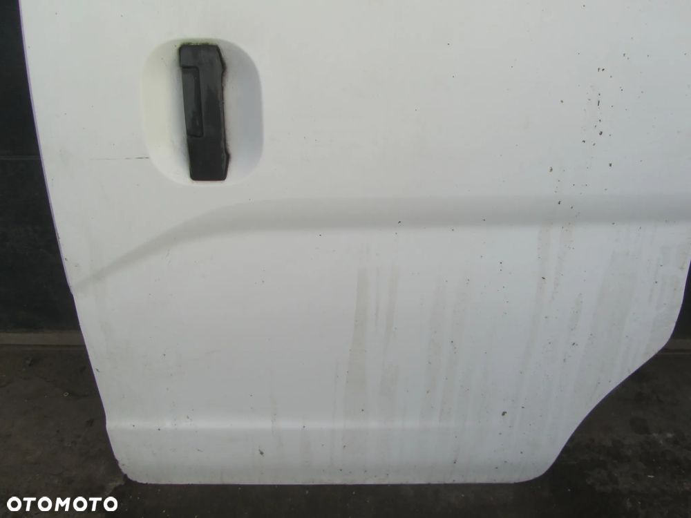 Nissan NV 200 drzwi lewy bok - 4