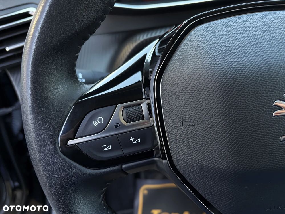 Peugeot 2008 1.2 PureTech Allure Pack S&S - 24