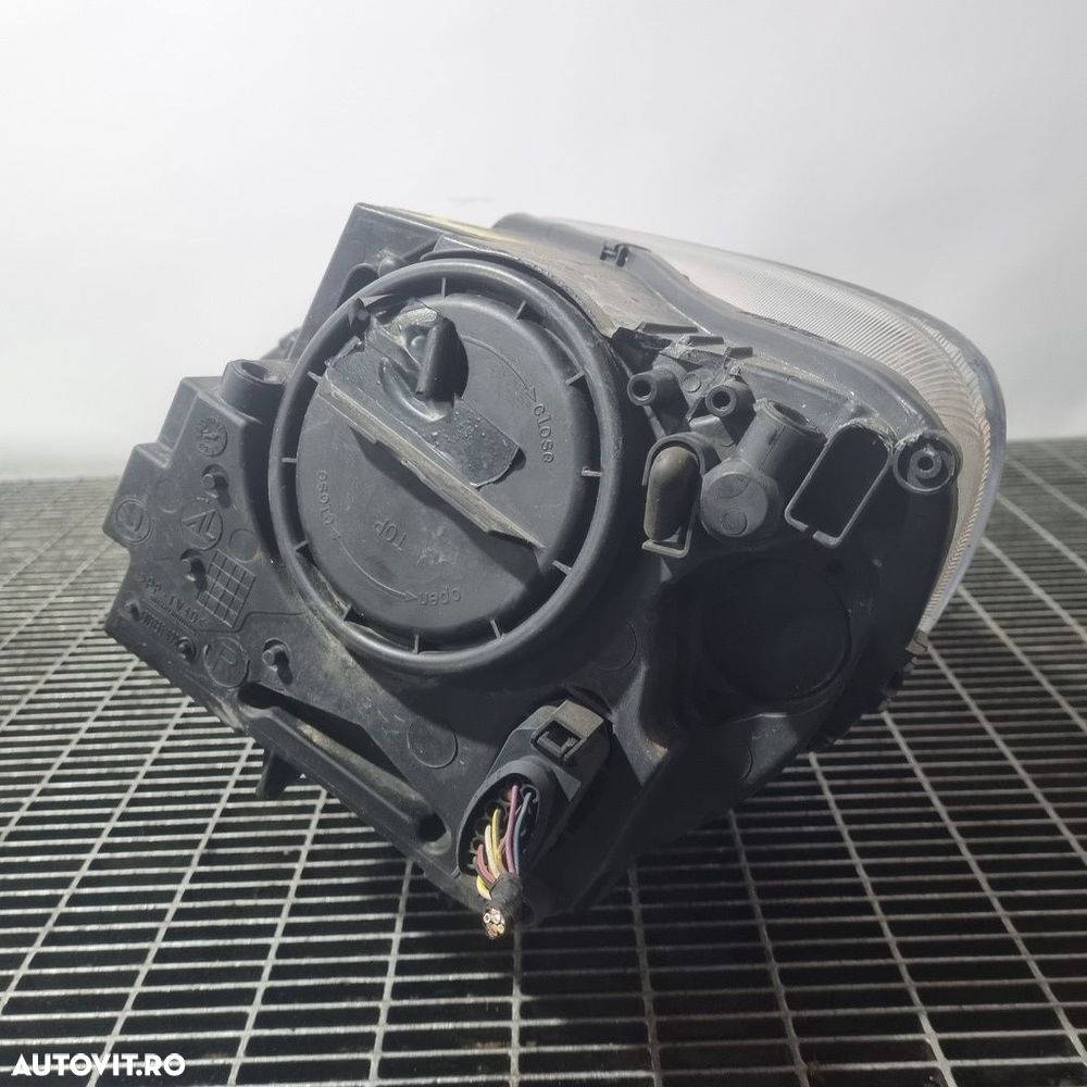 Far Dreapta Skoda Yeti 2009 - 2013 SUV 4 Usi (1406) Fara xenon - 3