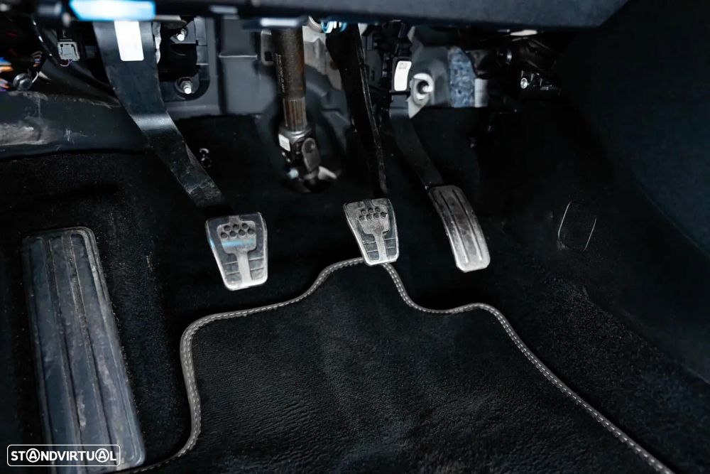 Ford Fiesta 1.5 EcoBoost S&S c/ Pack Pele Exclusiva ST - 29