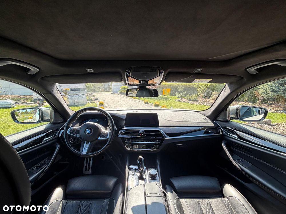 BMW Seria 5 M550i xDrive sport - 27