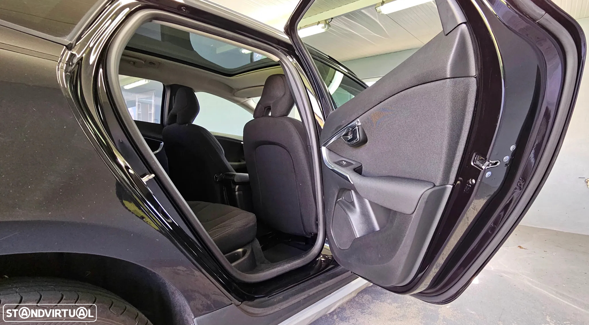 Volvo V40 Cross Country 2.0 D3 Kinetic - 27