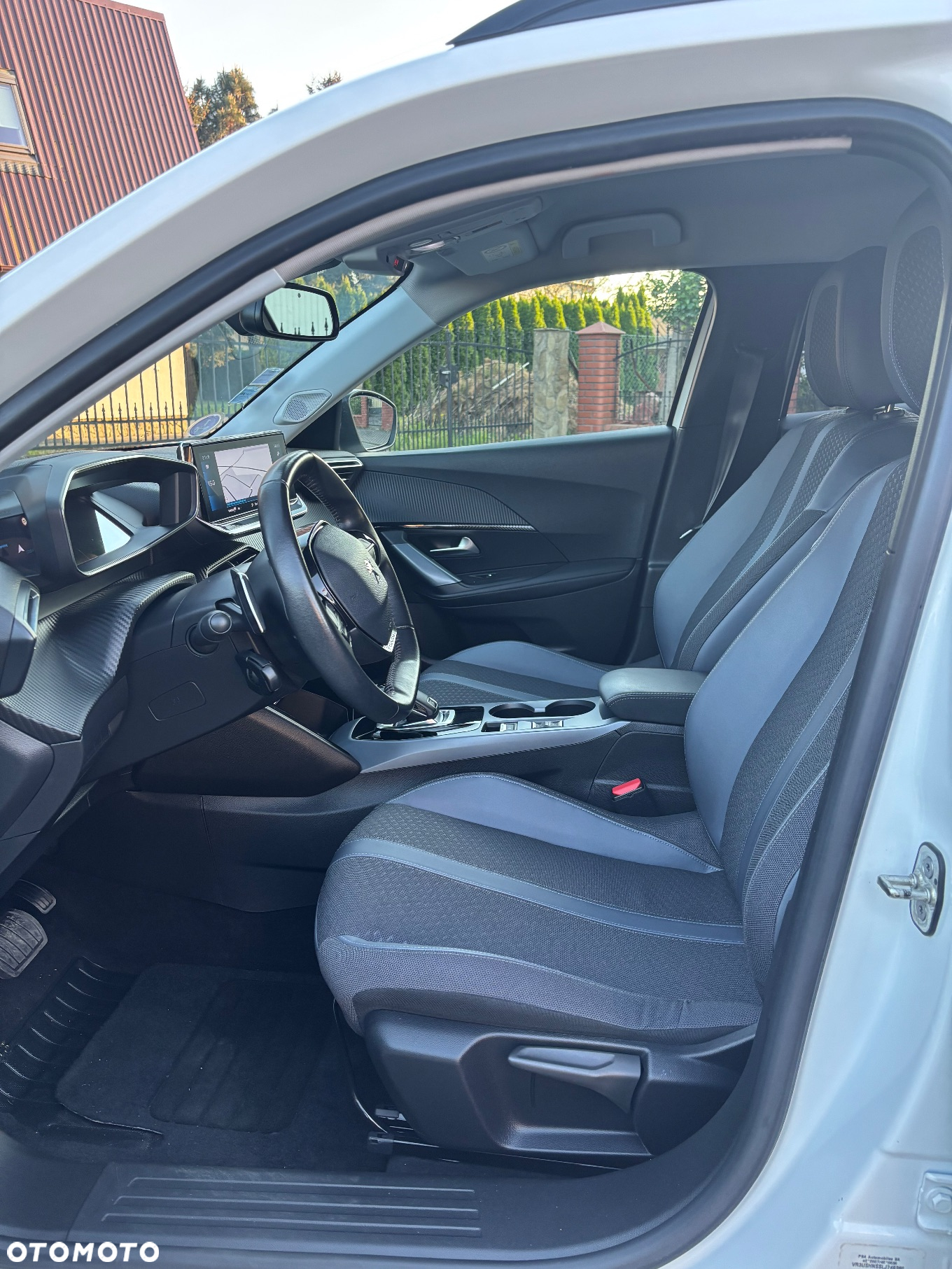 Peugeot 2008 PureTech 130 EAT8 Allure - 10