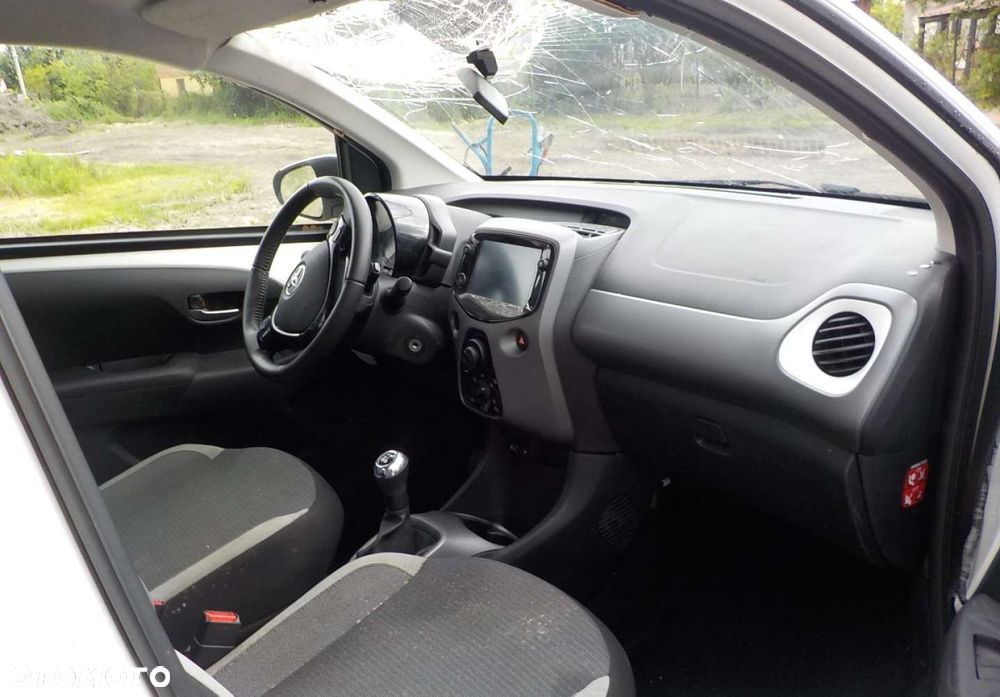 Toyota Aygo x-play - 12