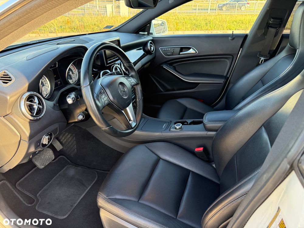 Mercedes-Benz CLA 250 4-Matic - 14