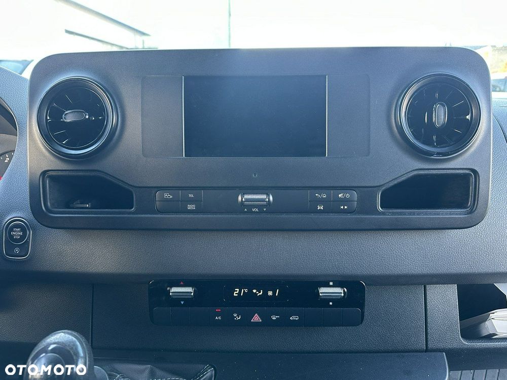 Mercedes-Benz Sprinter - 13