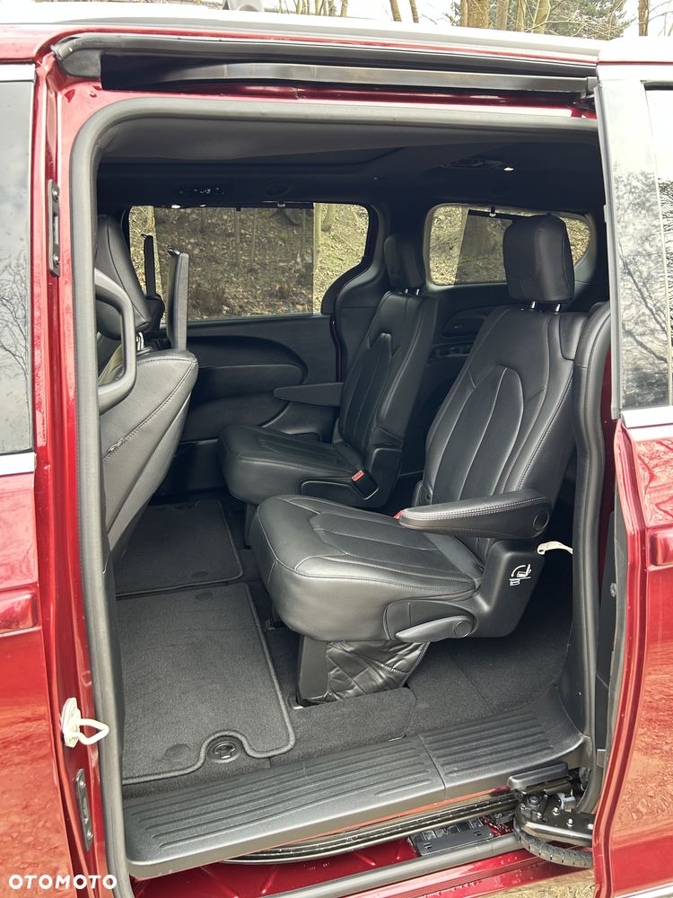 Chrysler Pacifica - 25