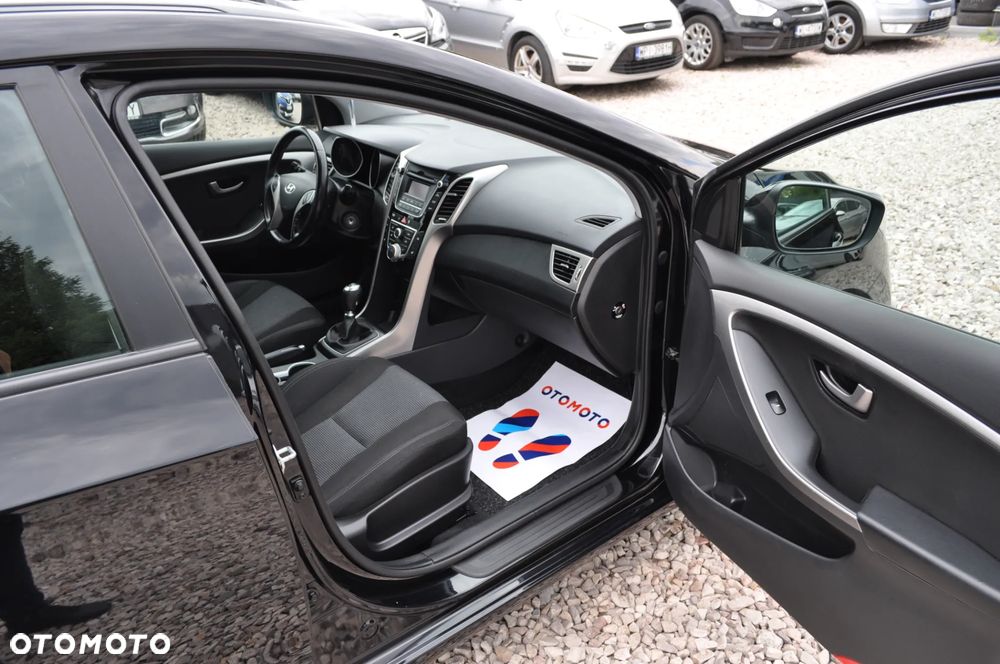 Hyundai i30 i30cw 1.6 Fifa World Cup Edition - 13